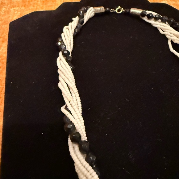Sophisticated Black Acrylic and White Seed Bead Necklace - Picture 4 of 6